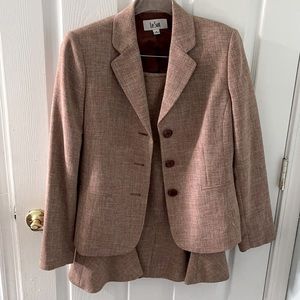 Le Suit two piece blazer size 8 and skirt size 10
